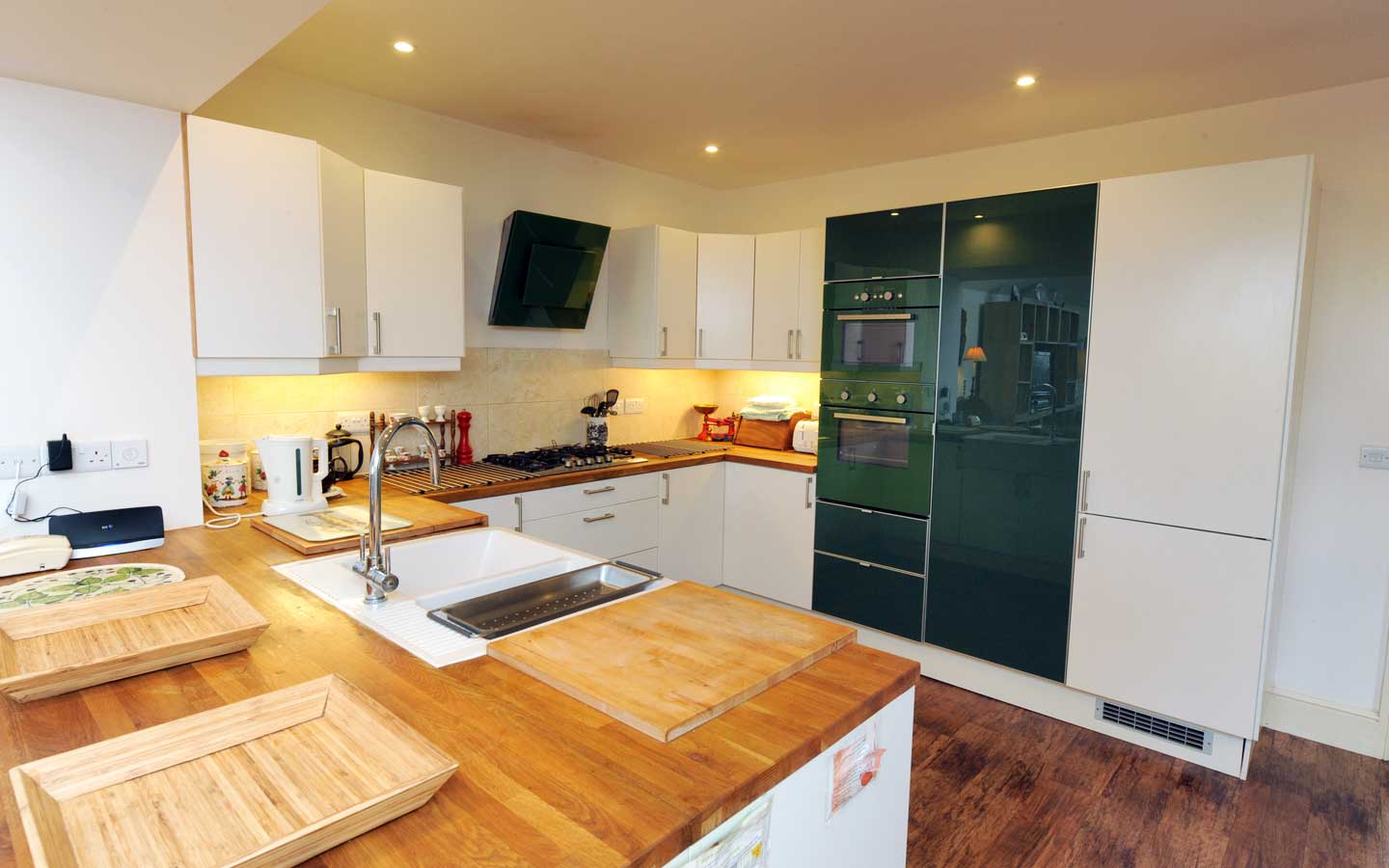 large kitchen in manorbier cottage to rent
